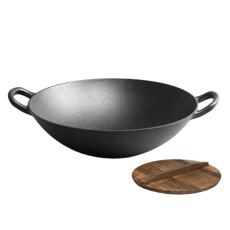 Classic cast iron wok with vegetable coating suitable for a variety of stoves