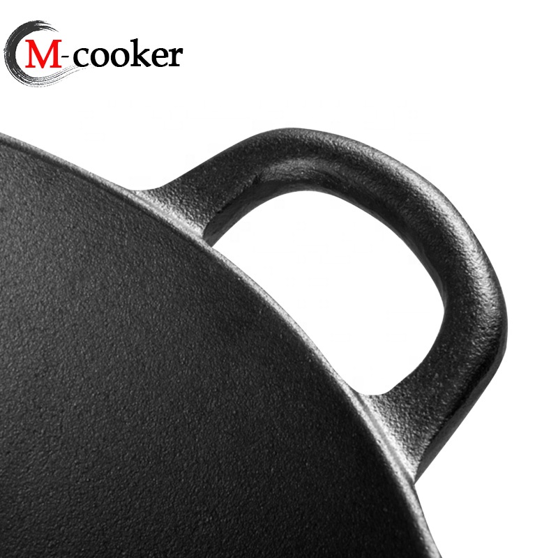 Classic cast iron wok with vegetable coating suitable for a variety of stoves