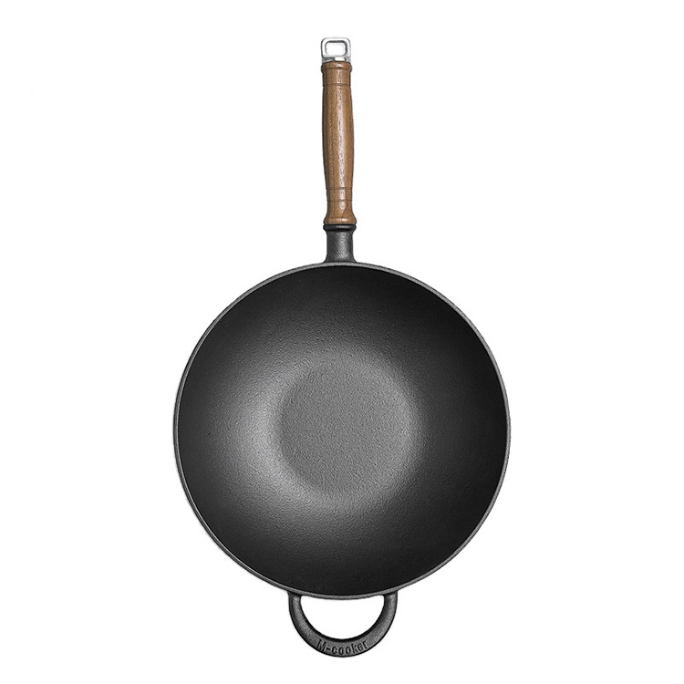 Long wooden handle cast iron wok for family usage classic shape