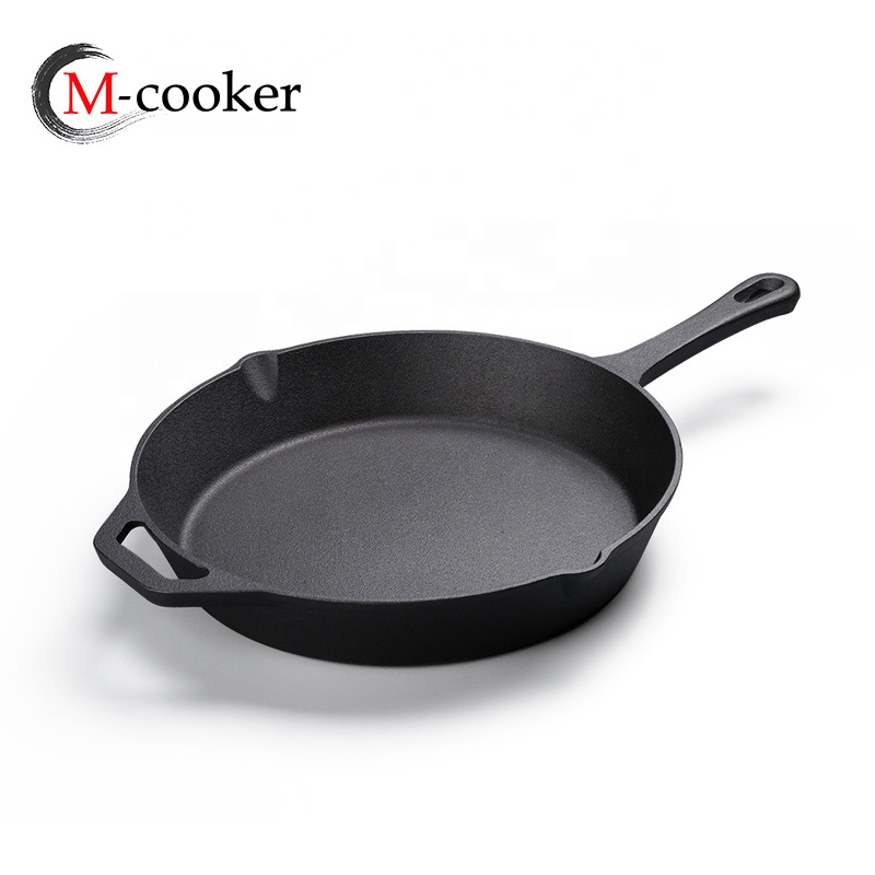 Cast iron skillet with long handle