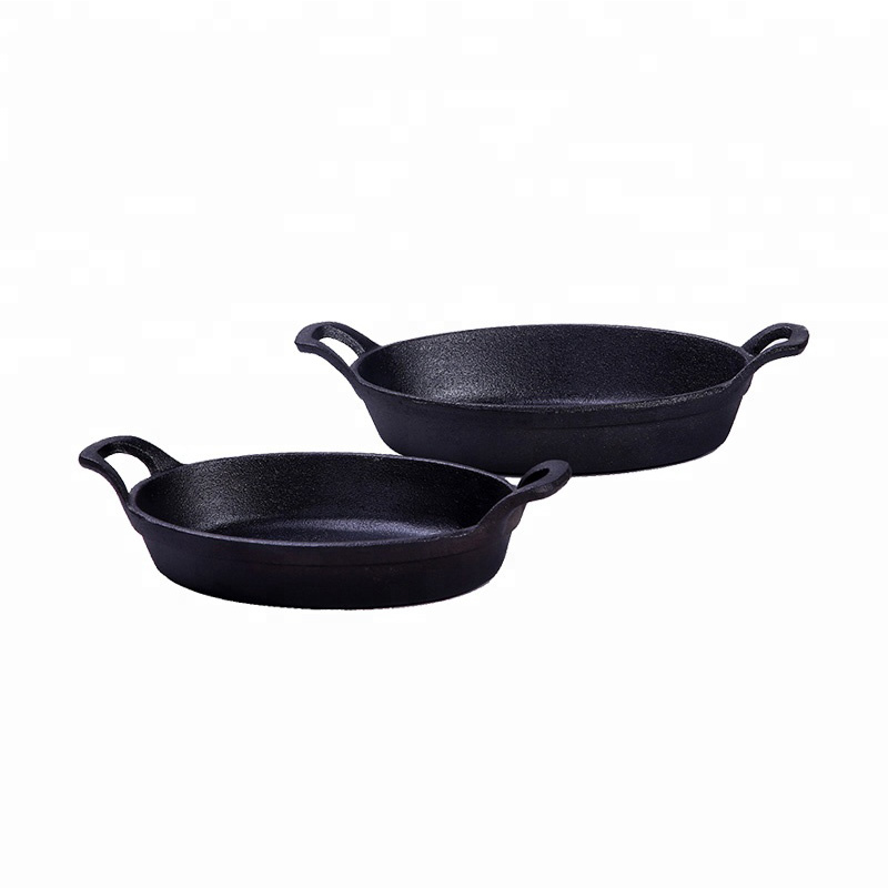 Oval cast iron sizzling plate with Integral handle