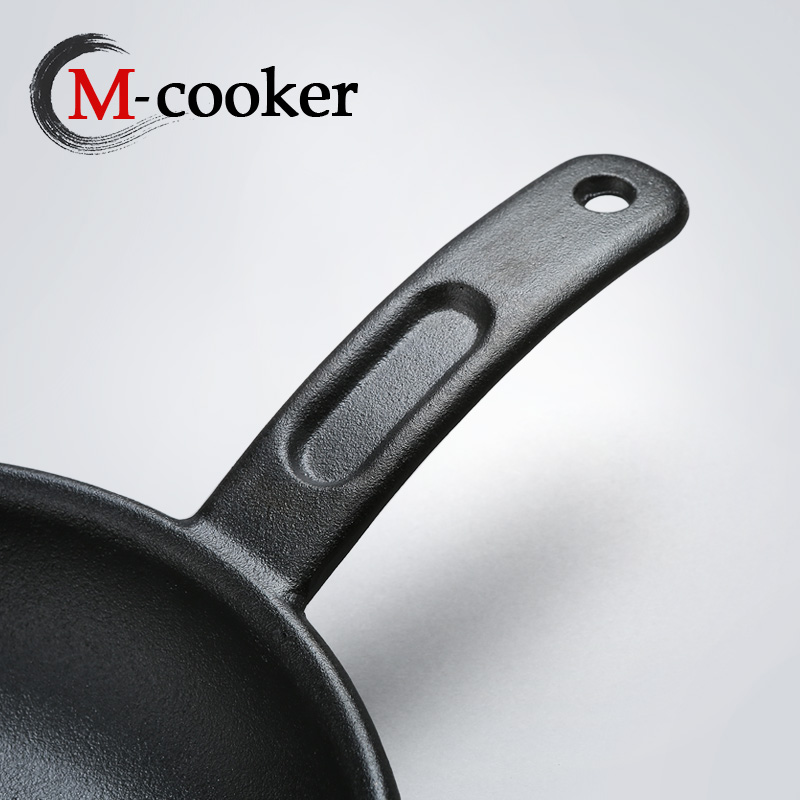 Cast iron skillet with 25cm